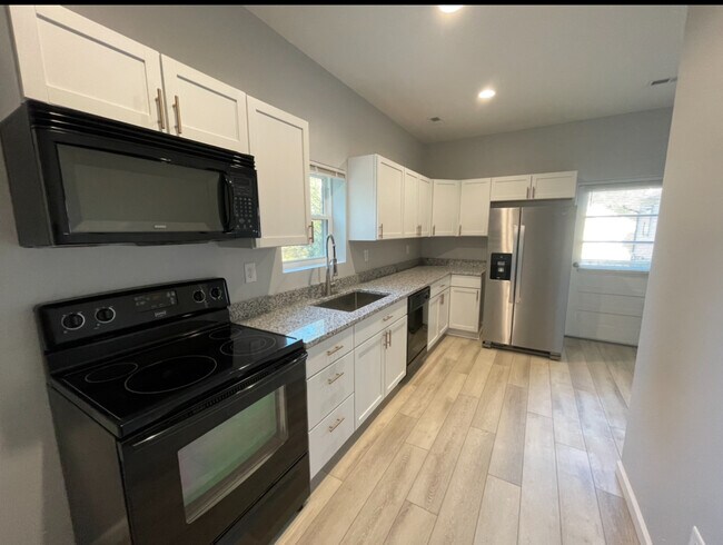 Building Photo - 3009 Cox Ln