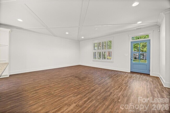 Building Photo - 706 Kingsley Way