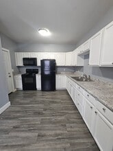 Building Photo - 1431 W 4th St