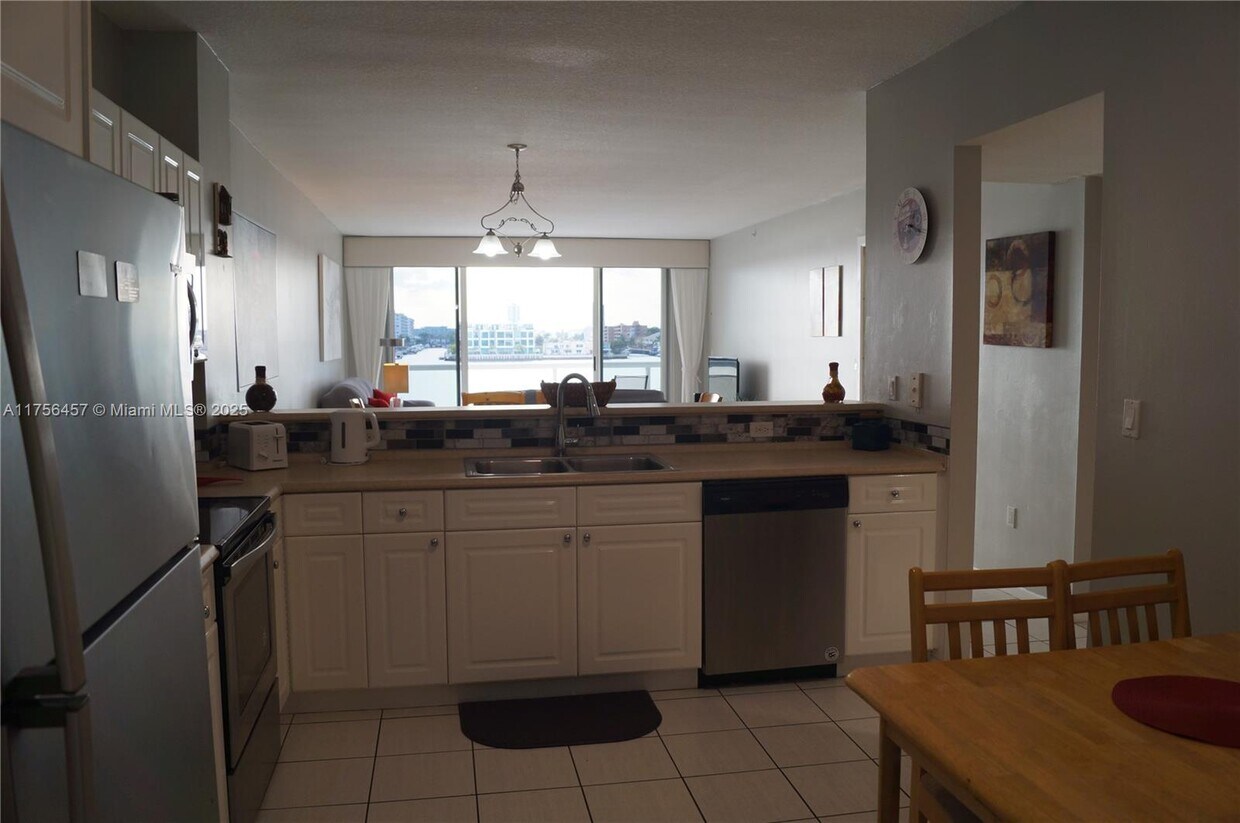 Foto principal - 17050 N Bay Rd