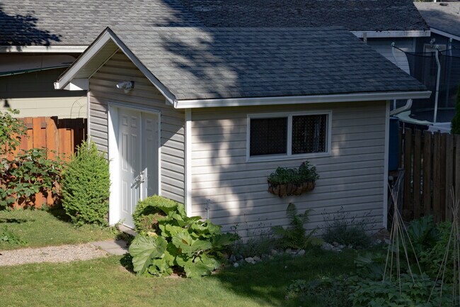 Photo du bâtiment - 1982 Maddocks Rd