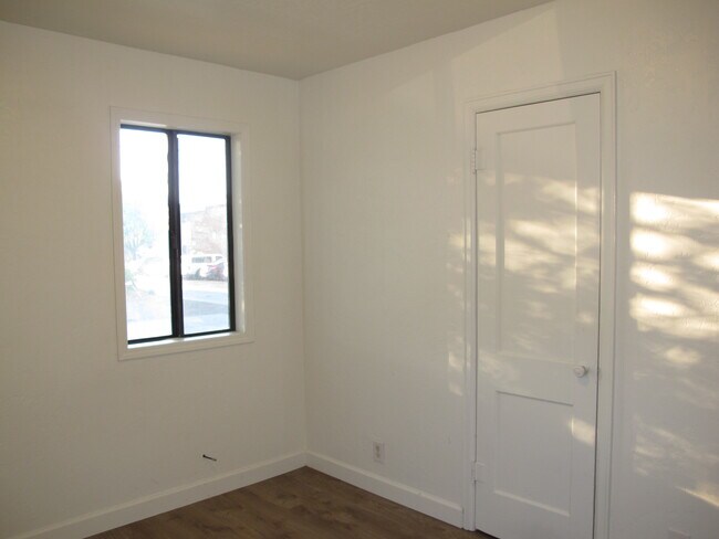 Building Photo - 446 N 22nd St