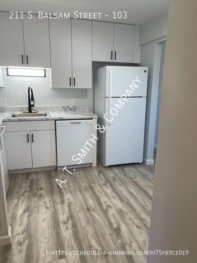 Building Photo - Newly Remodeled 1-Bedroom in Lakewood!