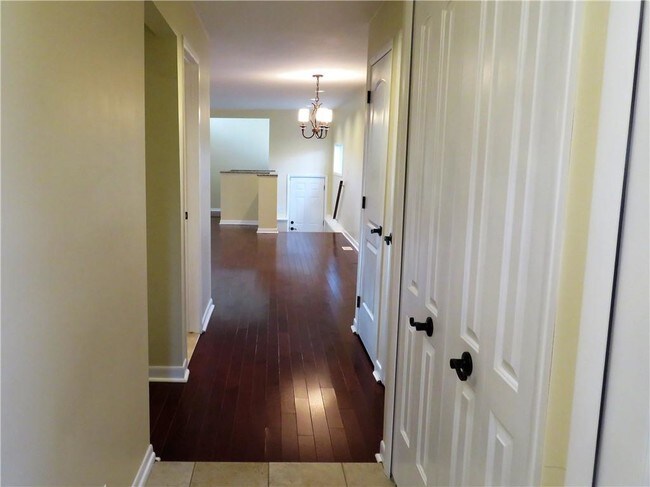 Building Photo - 2167 Sunnycrest Dr