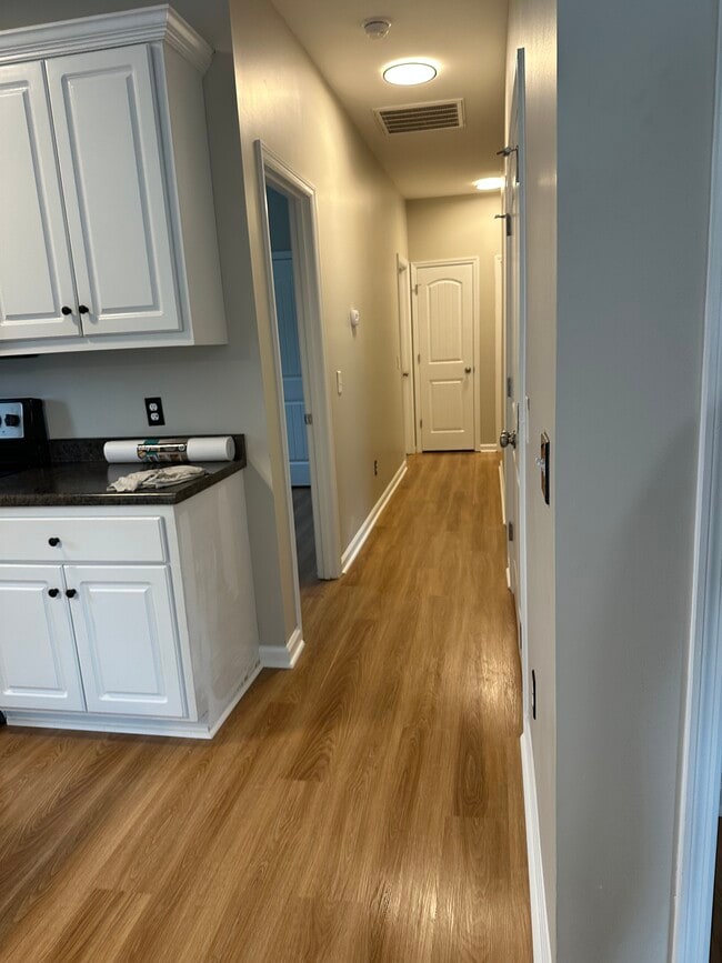 Building Photo - 104 Hooks Glenn Dr