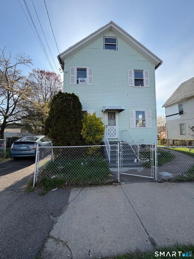 Building Photo - 247 6th St