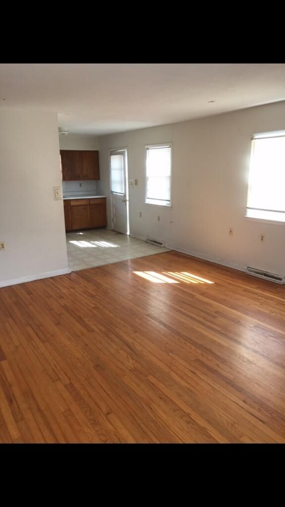 Building Photo - 2BR/1BA Home AVAIL JULY 8, 2025! Great Loc...