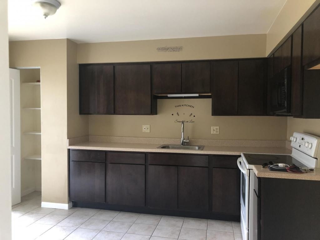 Primary Photo - 746 Oakton Rd, Montgomery, IL 60538