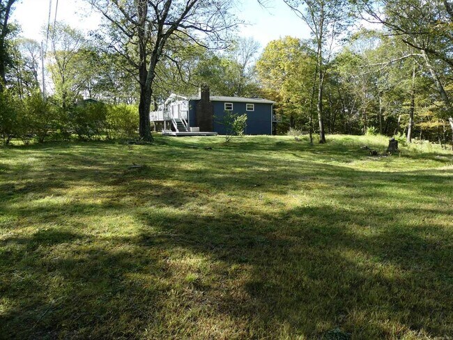 Foto del edificio - 12 Hillcrest Ln