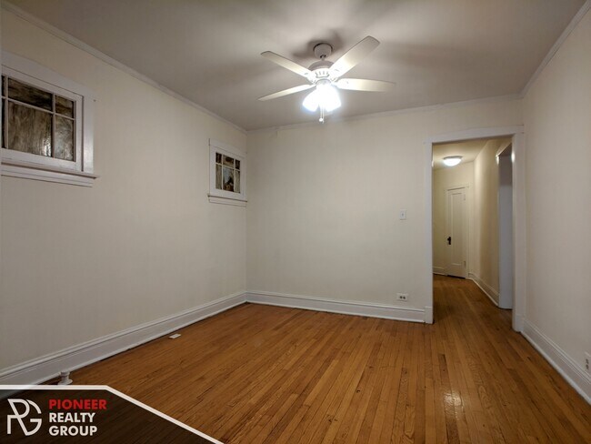 Building Photo - 5041 N Damen Ave