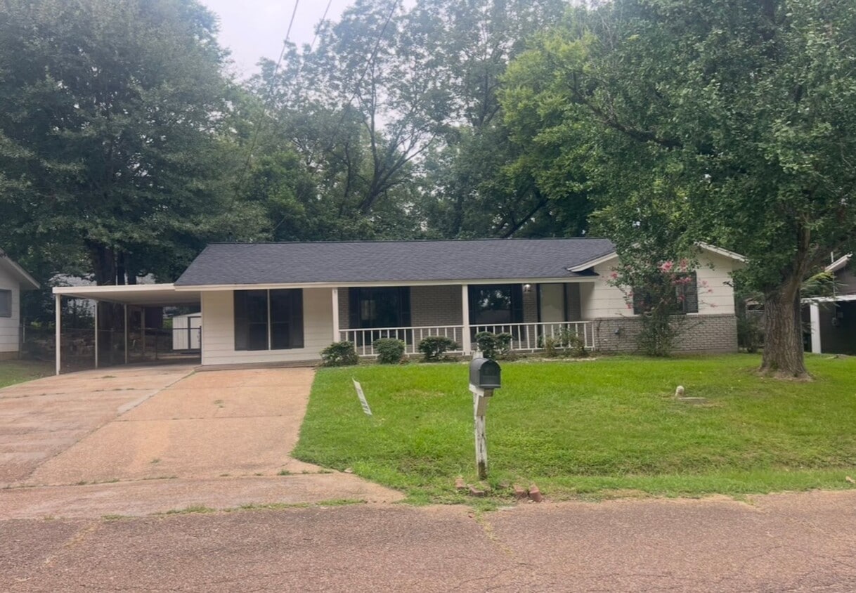 Primary Photo - 305 Ward Dr