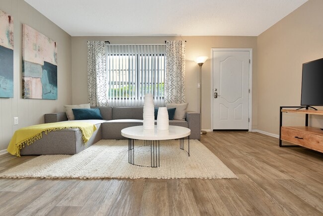 Building Photo - The Oasis Apartments