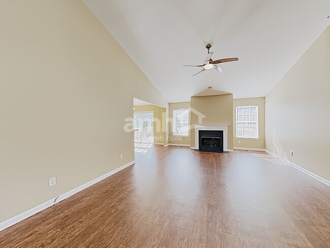 Building Photo - 2925 Burtonwood Dr