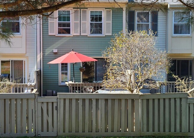 Building Photo - 20519 STERNCROFT COURT