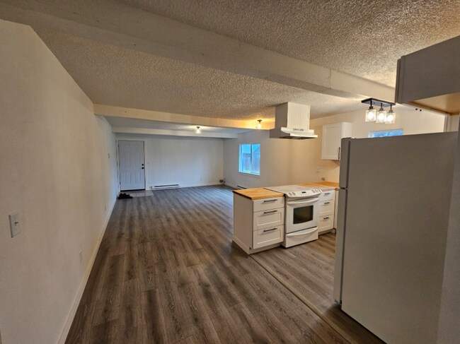 Foto del edificio - 202 W First Ave