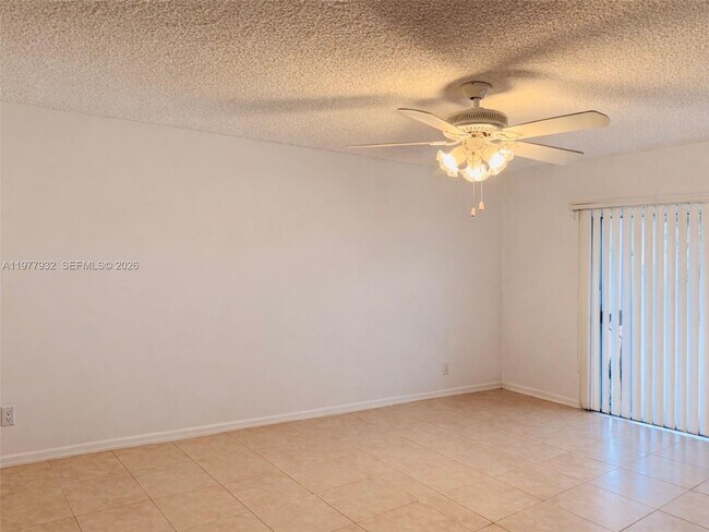 Building Photo - 614 Woodgate Cir