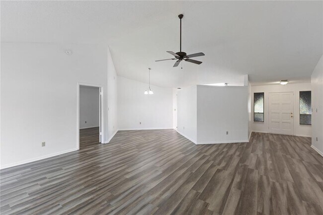 Building Photo - 1638 Pinehurst Dr