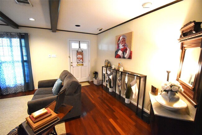 Foto del edificio - 8011 Meadowvale Dr