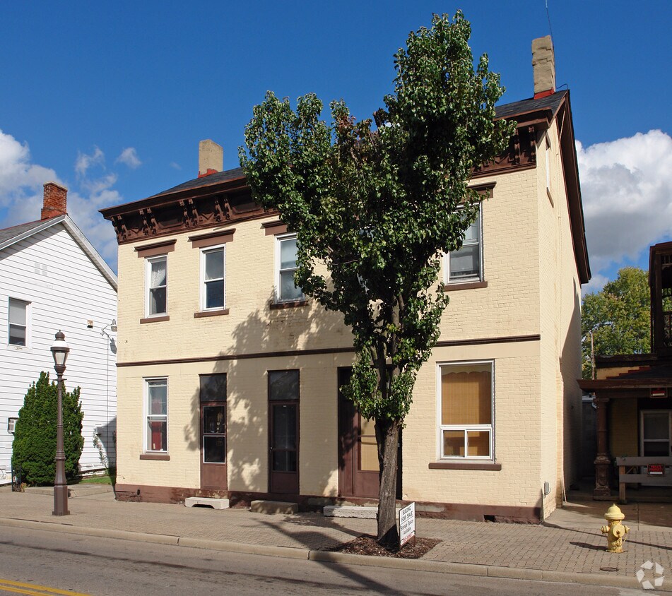 Primary Photo - 122-128 W Benson St
