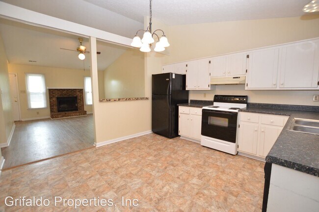 Building Photo - 2 br, 1 bath House - 194 Village Drive