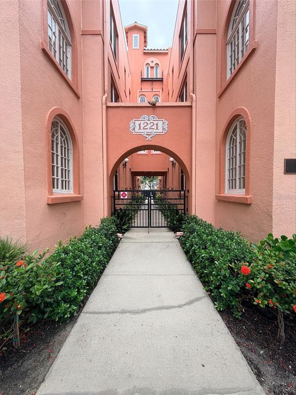 Building Photo - 1221 N Palm Ave