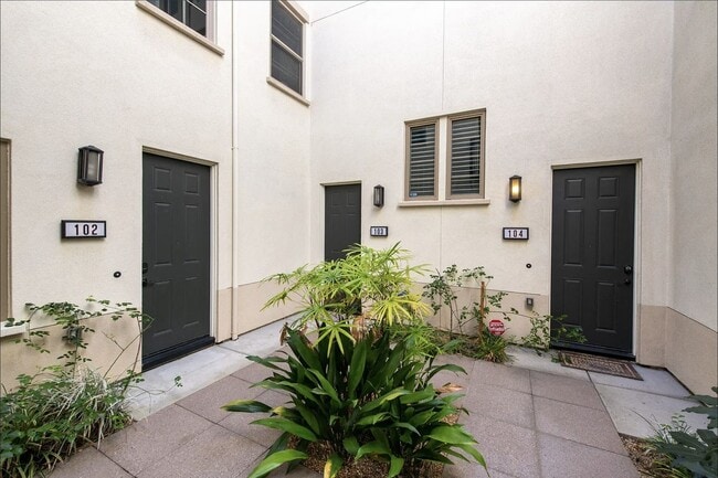 Foto del edificio - Updated and Refreshing 2BD/2.5BA Condo in Prime San Jose Location!
