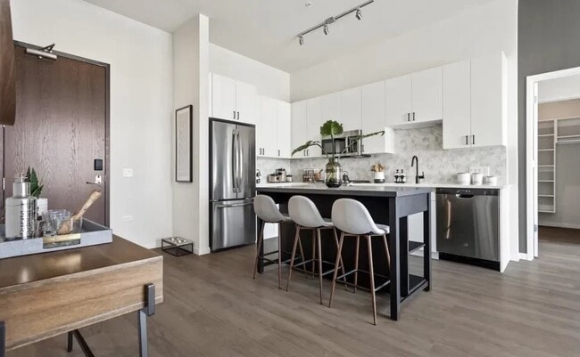 Photo - 2518 N Kedzie Blvd (Chicago, IL) Apartment