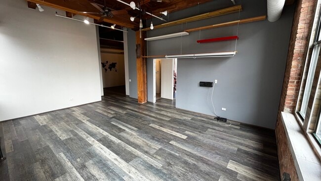 Building Photo - 331 S Peoria St