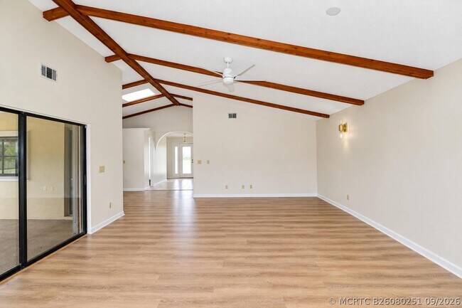 Foto del edificio - 1309 SE Coral Reef St