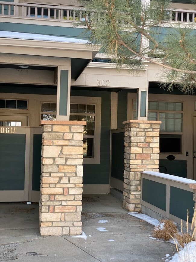 Building Photo - Beautiful 2 bedroom Condo Avail NOW