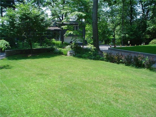 Building Photo - 230 Mountain Rd