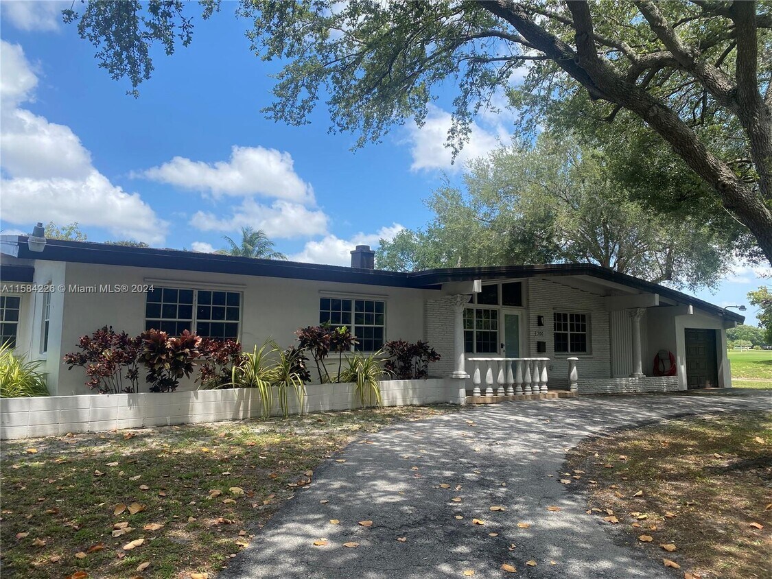 700 Curtiss Pkwy, Miami Springs, FL 33166 House Rental in Miami