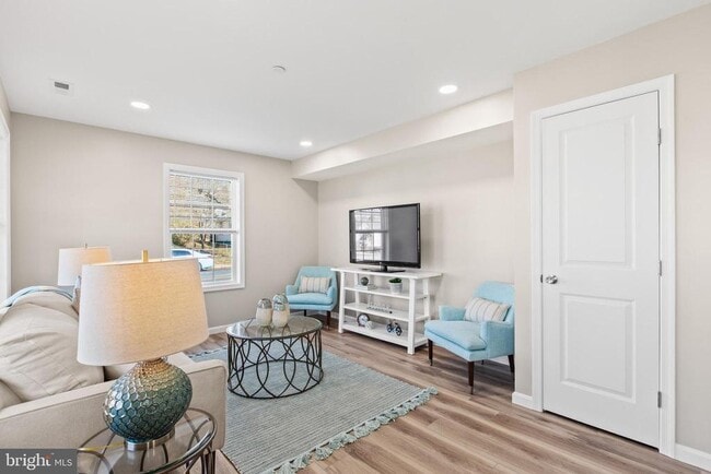 Building Photo - 41573 Church St