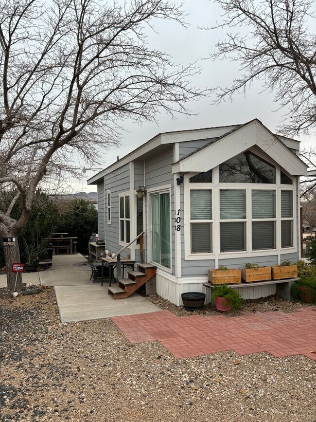 Building Photo - Double lot Park Model with ALL utilities I...