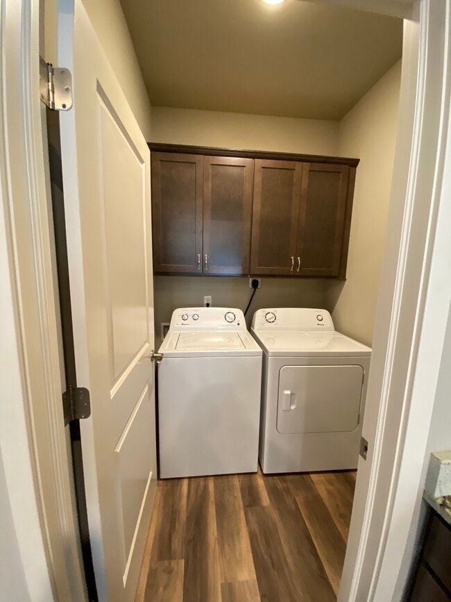 Main Floor Laundry - 1147 High Pointe Knoll Cir