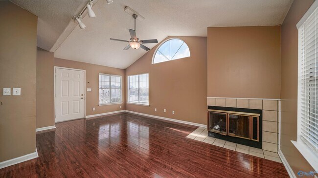 Building Photo - 124 Waters Edge Ln