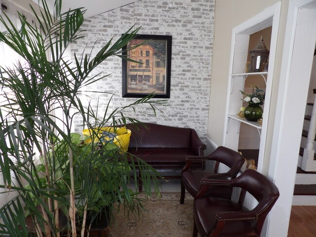 Sitting Room! - 11 Walnut St