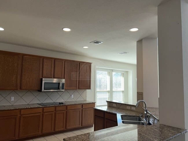 Building Photo - 5517 Siltstone Loop