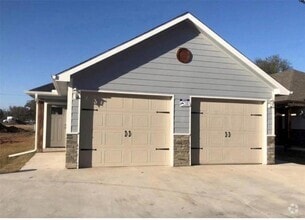 Building Photo - 611 E Carter St