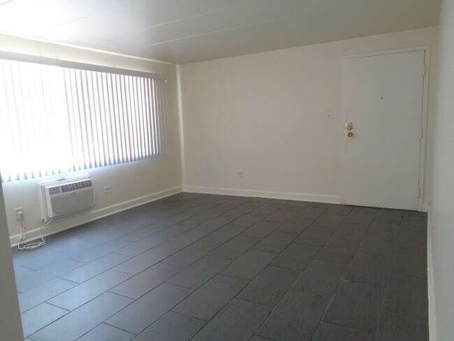 Foto del edificio - 10917 S Lloyd Dr