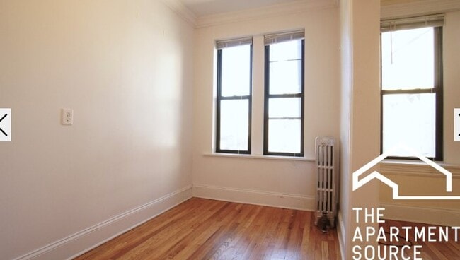 Building Photo - 2704 N Sawyer Ave