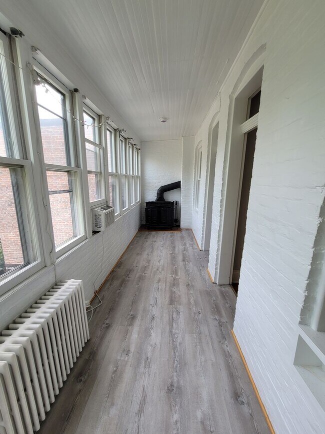 Foto del edificio - 308 E 33rd St