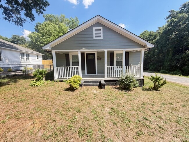 Building Photo - Fully Renovated 2-Bed Charmer on a Spacious Corner Lot – Near Downtown!