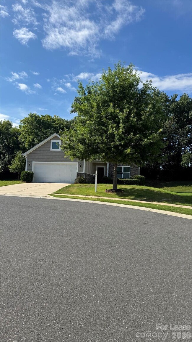 Foto del edificio - 504 Twelve Oaks Ln