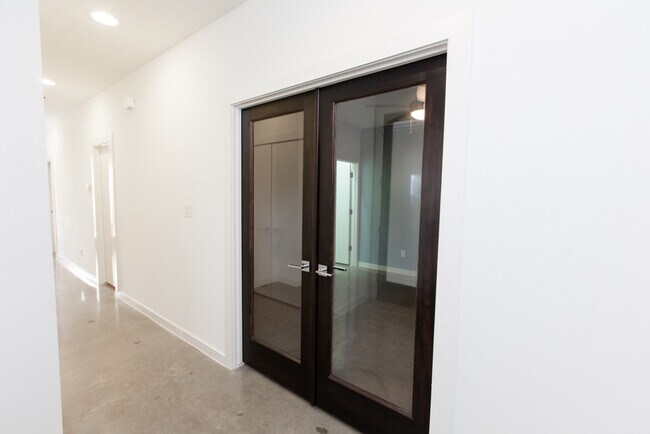 Foto del edificio - Modern Elegance in Lower Greenville