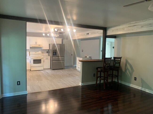 Foto del edificio - 102 Acorn Ct