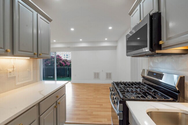 Foto del edificio - 1931 N Cleveland St