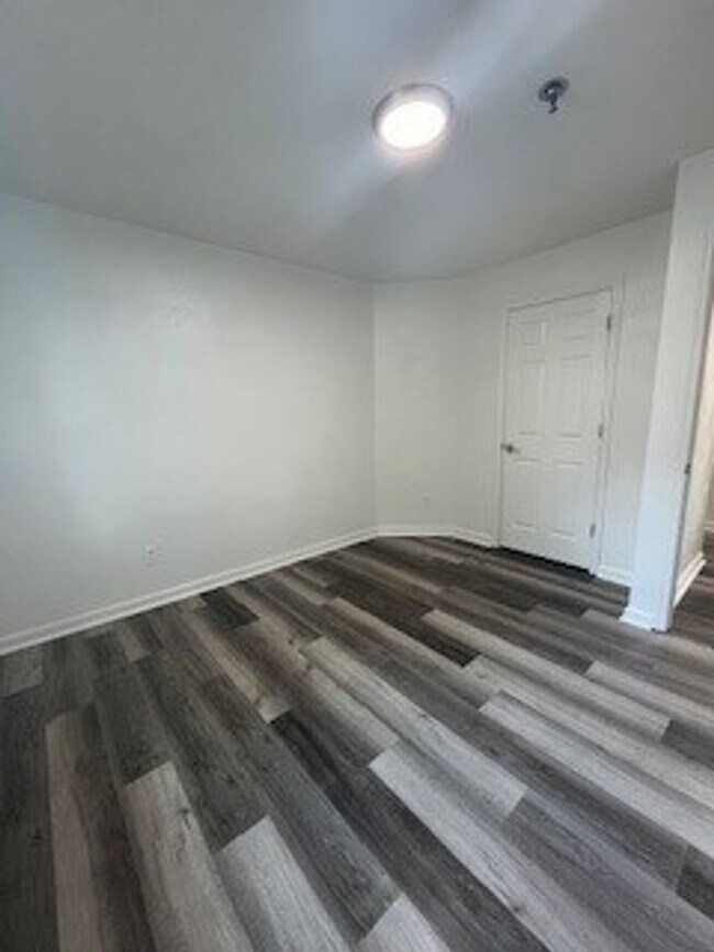Foto del edificio - $1180 for Newly Renovated 1 bedroom in a 4...