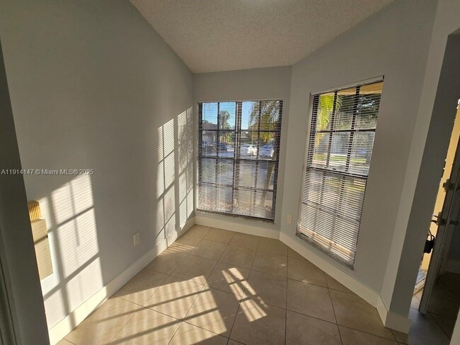 Building Photo - 10295 Hidden Springs Ct