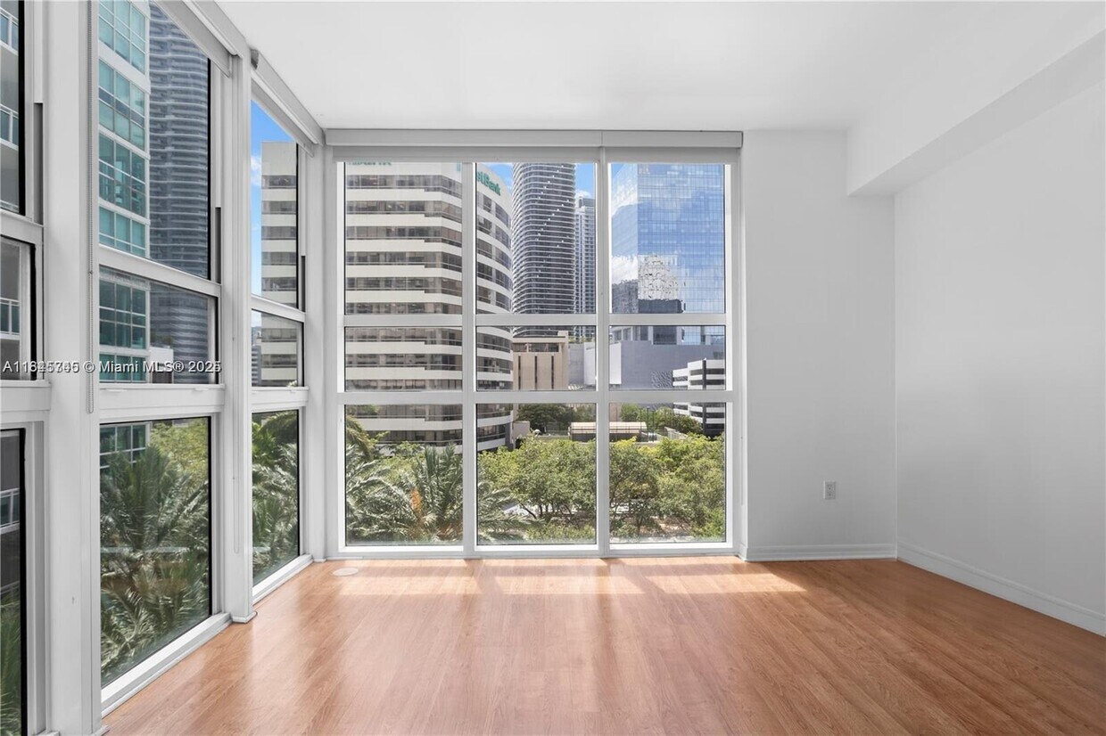Primary Photo - 950 Brickell Bay Dr